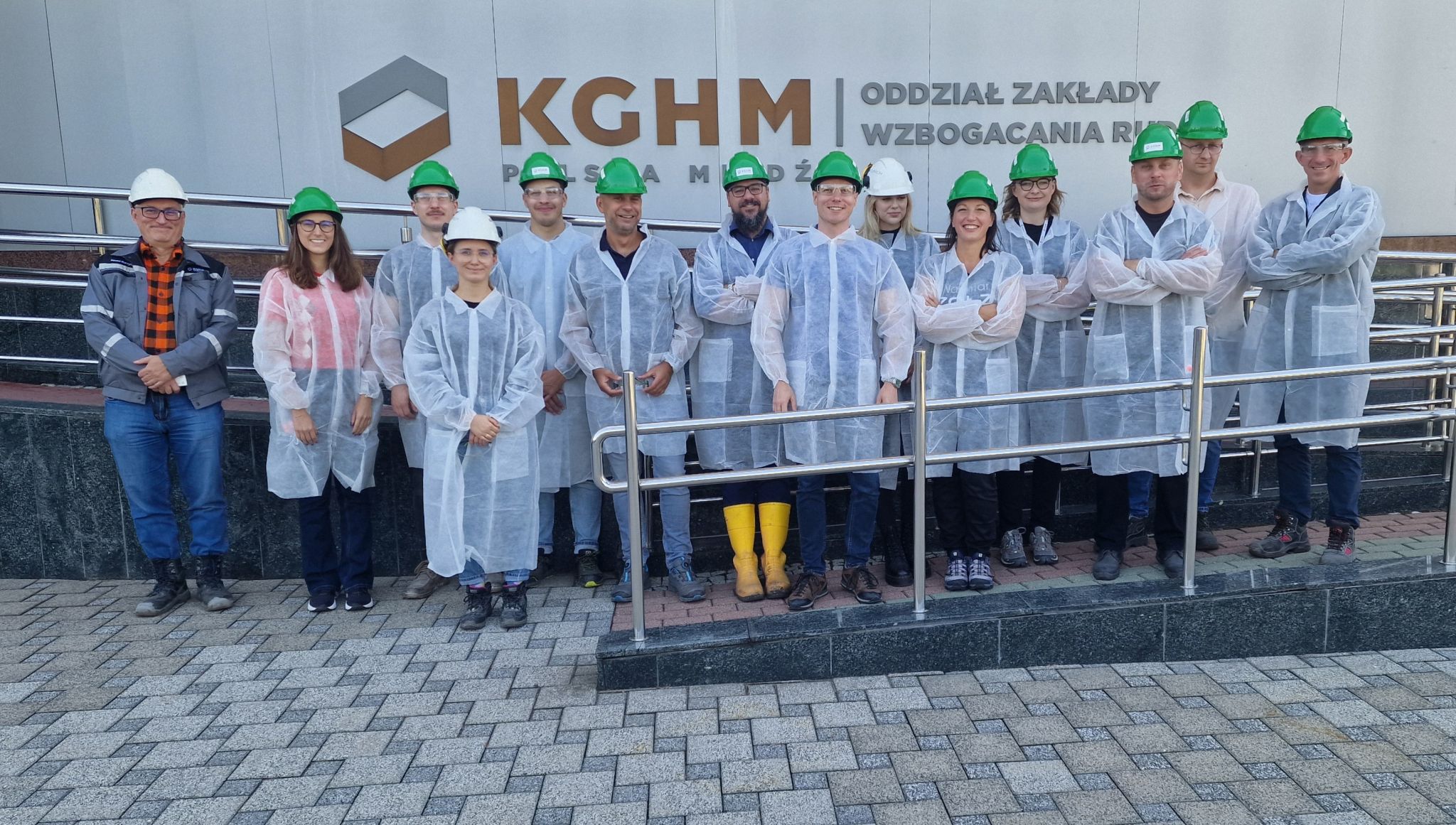 Zdjęcie grupowe: naukowcy zaangażowani w projekt MineCuON