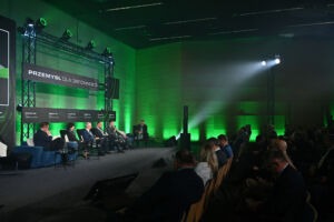 Uczestnicy panelu dyskusyjnego pt. Produkcja podwójnego przeznaczenia