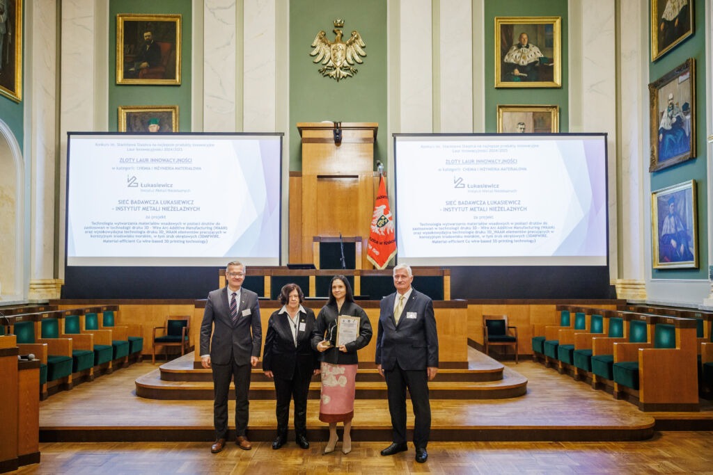 Joanna Kulasa odbierająca Złoty Laur Innowacyjności