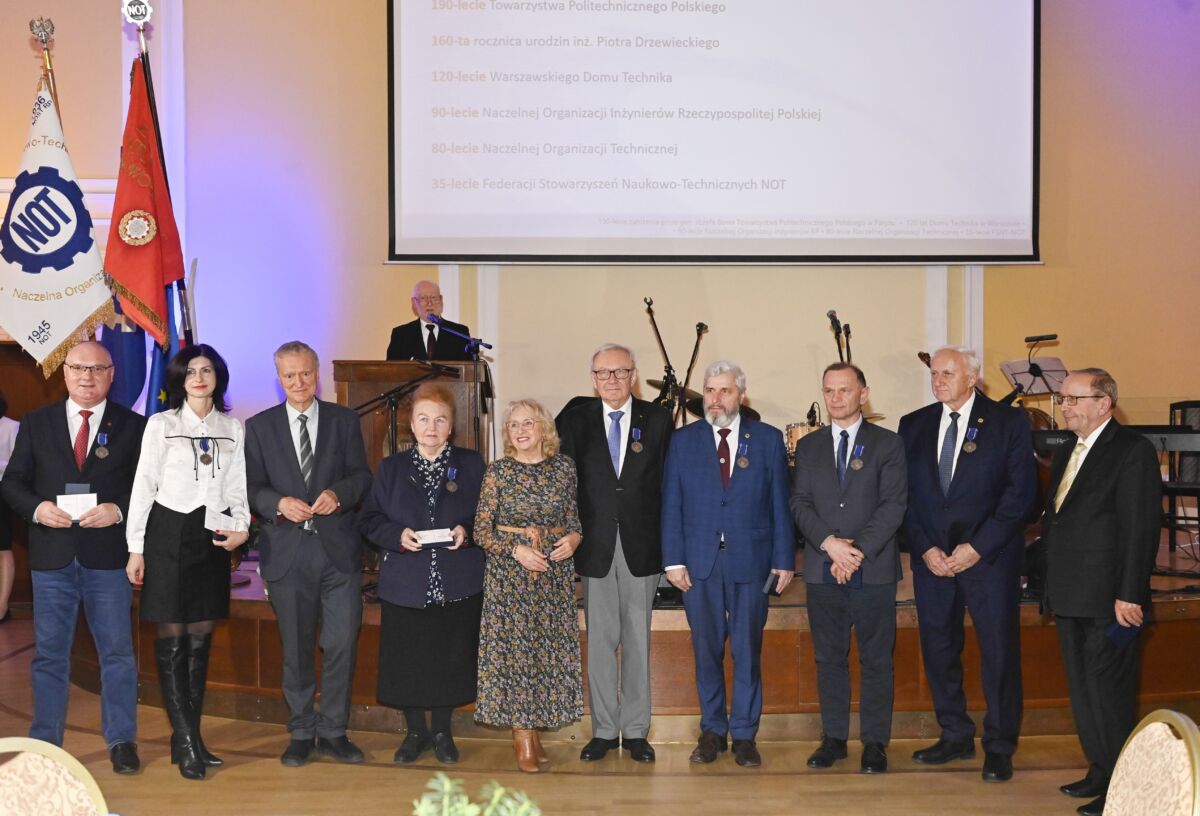 Wyróżnieni Medalem „Zasłużony dla Nauki Polskiej Sapientia et Veritas (Mądrość i Prawda)