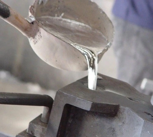 Tygiel z ciekłym metalem
