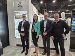 Przedstawiciele Instytutu na Drone World Expo: od lewej - Marek Nowak, Julianna Strzelczuk, Tomasz Smal, Grzegorz Muzia