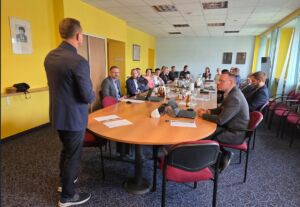 Uczestnicy seminarium doktoranckie w Łukasiewicz – Instytucie Metali Nieżelaznych