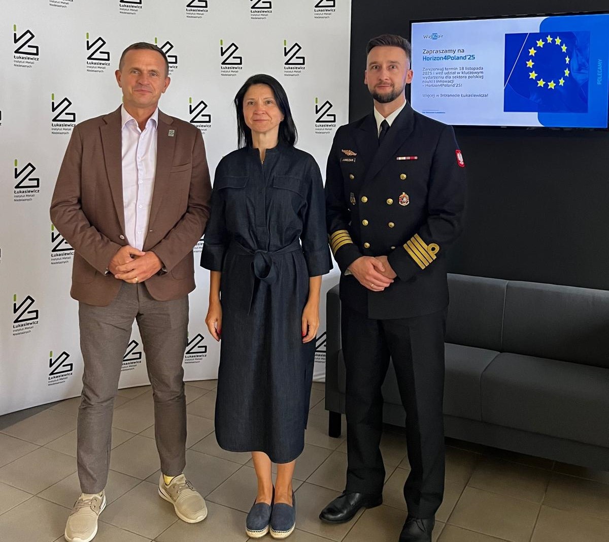 Od lewej: Tomasz Smal, Joanna Kulasa, Kamil Jurczak