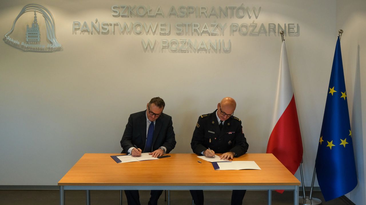 prof. dr hab. inż. Grzegorz Lota oraz st. bryg. mgr inż. Andrzej Zajączkowski